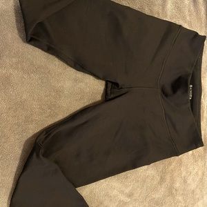 Athleta black lined capri leggings
